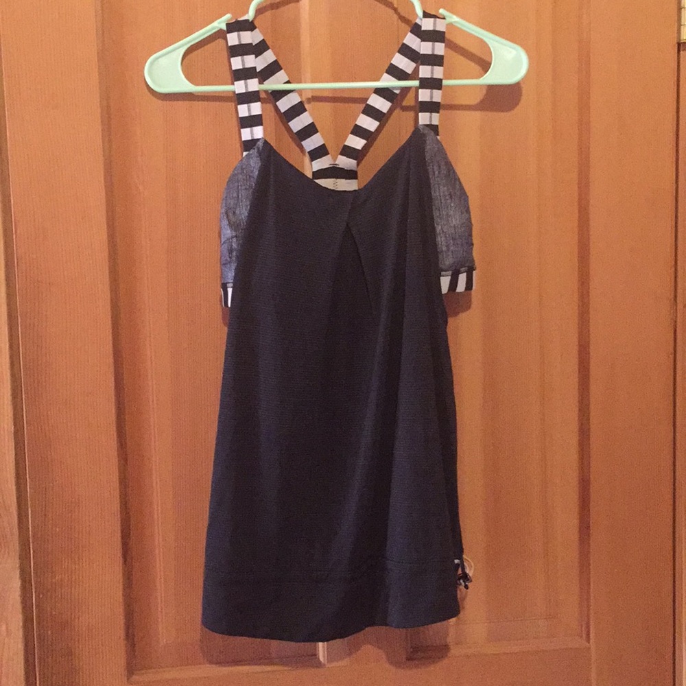 Lululemon Black and white sports top